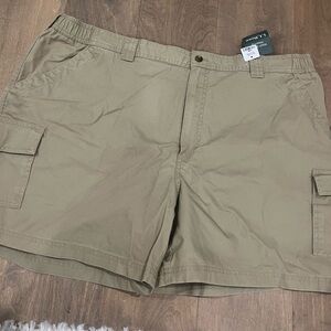 LL Bean Cargo Shorts in Khaki - Classic Everyday size 44